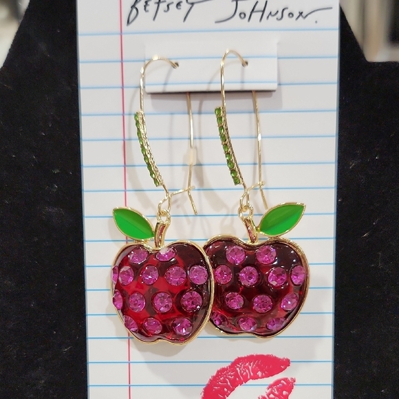 🍎 🔹️Betsey Johnson 🔹️Fuchsia Apple Earrings with Green Leaves NWT ✨️🍎 - Picture 11 of 12